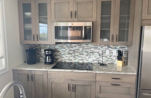 Pine Point Condominio | Oceanfront condo in Pine Point! 7 miles of sandy beach!