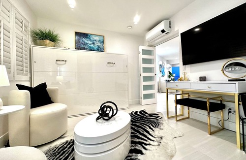 South Laguna Condominio | Oceanfront condo located at the end of Table Rock in Laguna Beach!