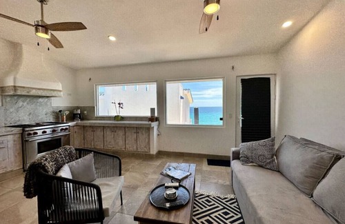 Buenavista Apartamento | Oceanfront Condo Patio and shared Pool Casita Mar y Sol