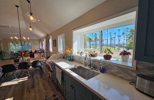Port Hueneme Condominio | Oceanfront Condo Steps from the Beach w/Unobstructed Beach/Pier/Island Views
