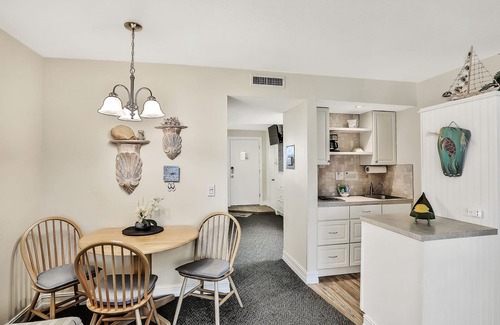 Indialantic By The Sea Condominio | Oceanfront condo with beach access - pool access & on-site washer/dryer