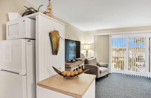 Indialantic By The Sea Condominio | Oceanfront condo with beach access - pool access & on-site washer/dryer