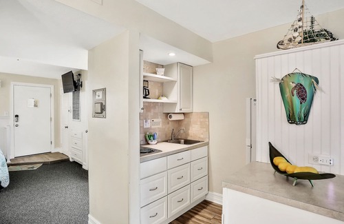 Indialantic By The Sea Condominio | Oceanfront condo with beach access - pool access & on-site washer/dryer