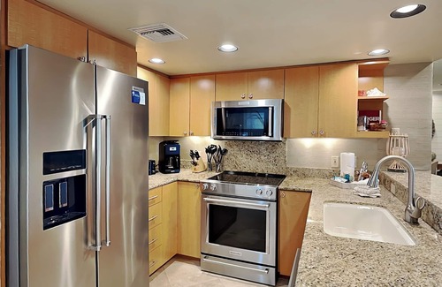 Sawgrass Condominio | Oceanfront Condo with Balcony, Pool and Beach Access