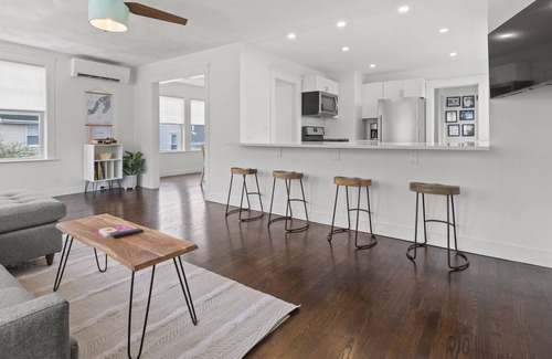 Gloucester Condominio | Enjoy Fully Equipped 3 BR Oceanfront Condo