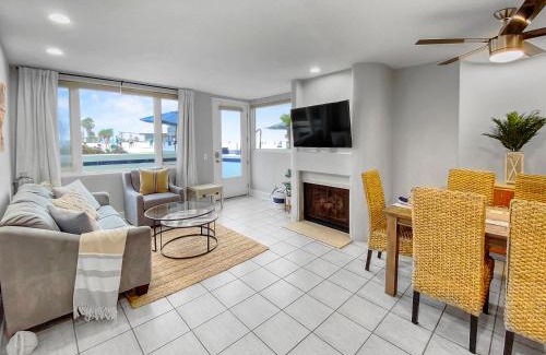South Mission Beach Casa | Oceanfront Condo with Front Patio, Gas Grill, Fire Pit - Prime Location!