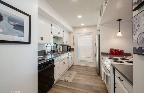 Cayucos Condominio | Oceanfront condo with PRIVATE deck. Pet friendly. Just a short walk to town.