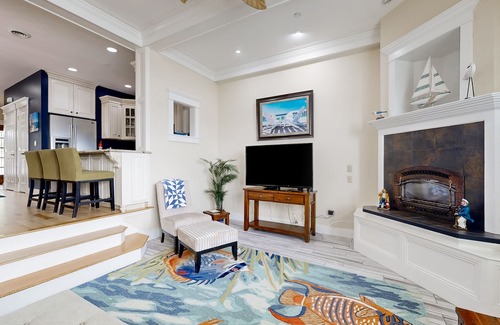 Edgecomb Condominio | Condominio frente al río con terraza: ¡minutos de tiendas y restaurantes!