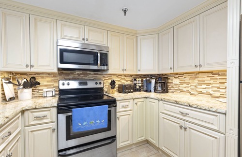 Bethune Beach Condominio | Oceanfront Corner Unit at Chadham-by-the-Sea / Car Free Beach / CH210