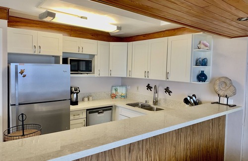 Makaha Condominio | Hawaiian Princess Large Corner Unit Oceanfront Condo / 30 días min