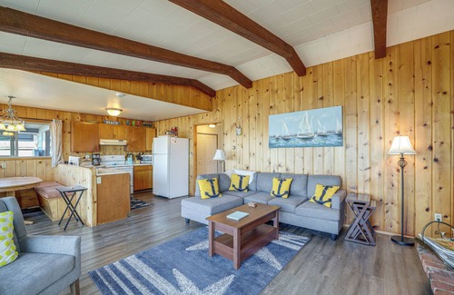 Birch Bay Cabaña | Oceanfront Cottage w/ Patio & Views in Birch Bay!