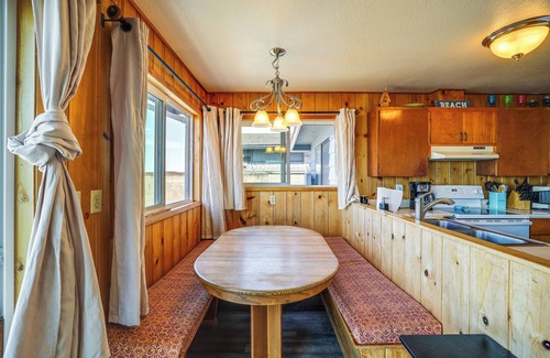 Birch Bay Cabaña | Oceanfront Cottage w/ Patio & Views in Birch Bay!
