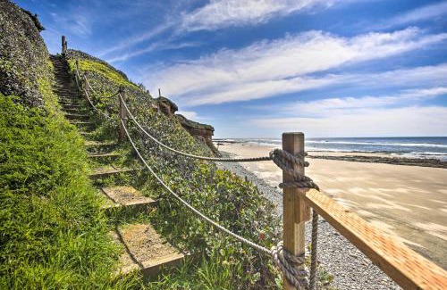 Yachats Casa | Oceanfront Cottage with Deck and Secluded Beach Access!