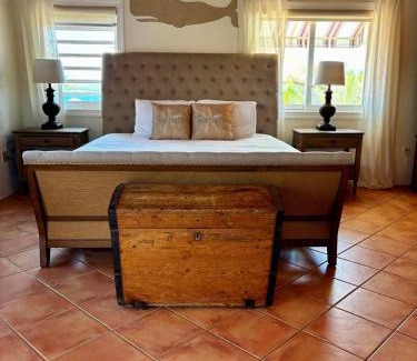 Nazareth Casa | Oceanfront Cottage with Pool