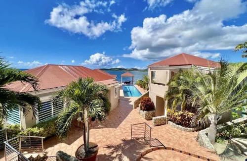 Nazareth Casa | Oceanfront Cottage with Pool