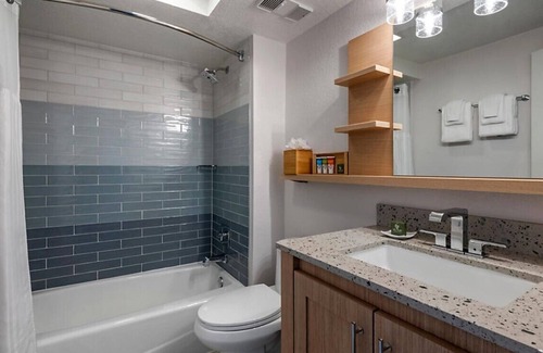 Daytona Beach Shores Complejo | OCEANFRONT Daytona SeaBreeze 2 Bedroom Condo