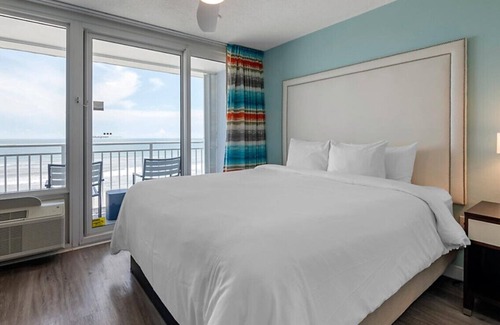 Daytona Beach Shores Complejo | OCEANFRONT Daytona SeaBreeze 2 Bedroom Condo