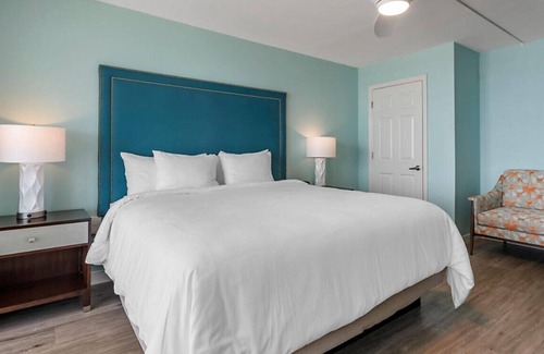 Daytona Beach Shores Complejo | OCEANFRONT Daytona SeaBreeze 2 Bedroom Condo