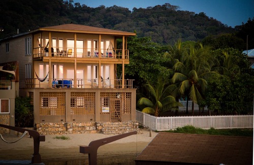 Antoneys Cay Casa | Frente a la playa! Buceo, Snokeling y Kayak en el sitio. ¡2 lujosas habitaciones maestras!