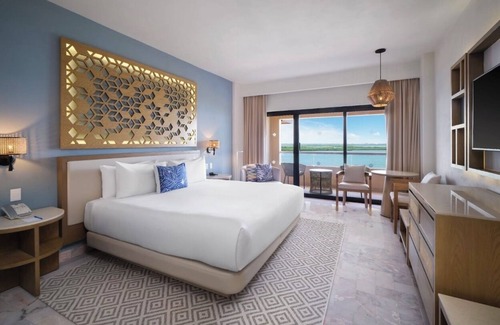 Zona Hotelera Complejo | Oceanfront Dual-Suite ~ All inclusive Luxury at Wyndham Grand Cancun!