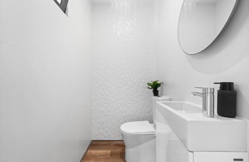 Camara de Lobos Apartamento | Oceanfront Elegance Madeira Retreat