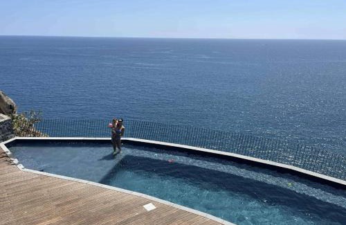 Camara de Lobos Apartamento | Oceanfront Elegance Madeira Retreat