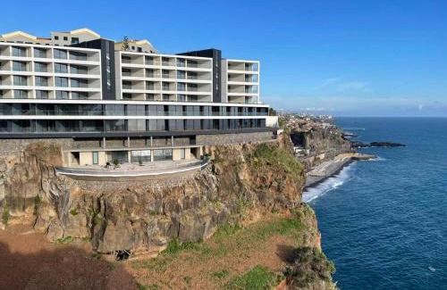 Camara de Lobos Apartamento | Oceanfront Elegance Madeira Retreat