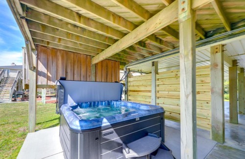 Emerald Isle Casa | Oceanfront Emerald Isle Escape with Private Hot Tub!