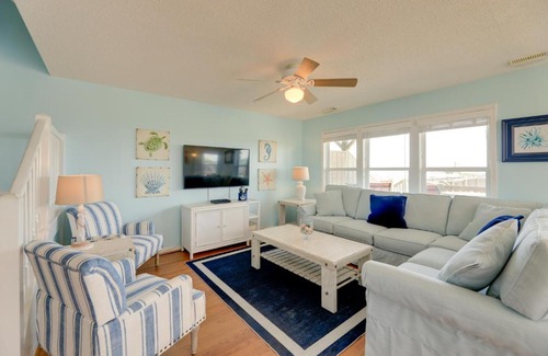Emerald Isle Casa | Oceanfront Emerald Isle Escape with Private Hot Tub!