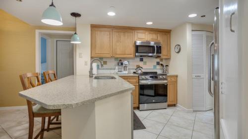 Palmetto Dunes Villa | Oceanfront Family Villa with Complex Pool, Bikes