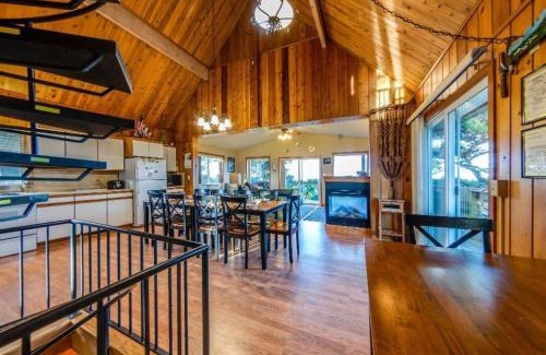 Rockaway Beach Casa | Oceanfront Family Cabin 4 Br Wrap-around Deck