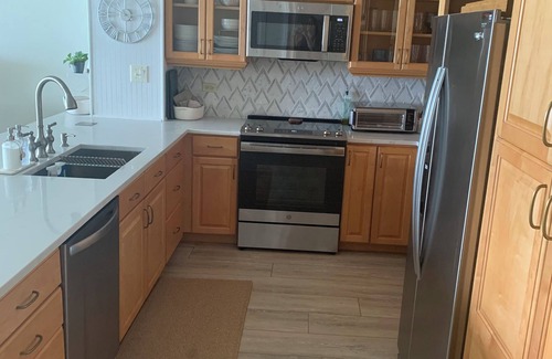 Bethune Beach Condominio | Oceanfront fully-updated Chadham by the Sea 3/2 condo on No Drive Beach