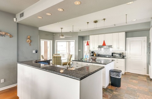 Spanish Grant Casa | Oceanfront Galveston Beach House: Steps to Sand!