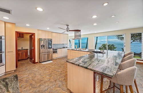 Kahalu u Casa | Oceanfront Gem in the Beautiful Kaneohe Dream Home Paradise Family Retreat