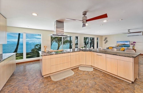 Kahalu u Casa | Oceanfront Gem in the Beautiful Kaneohe Dream Home Paradise Family Retreat