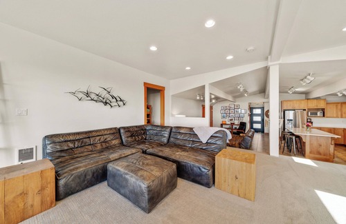 Manzanita Casa | Oceanfront Getaway MCA#1236-Gorgeous duplex home right on the beach. DOGS ok.
