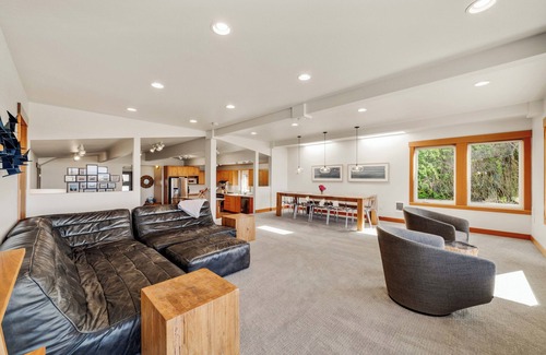Manzanita Casa | Oceanfront Getaway MCA#1236-Gorgeous duplex home right on the beach. DOGS ok.