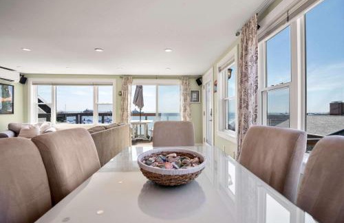 Provincetown Apartamento | Oceanfront Getaway with Deck Steps to Provincetown Fun