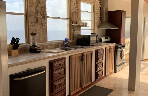 Isabela Casa | Oceanfront Hideaway main floor