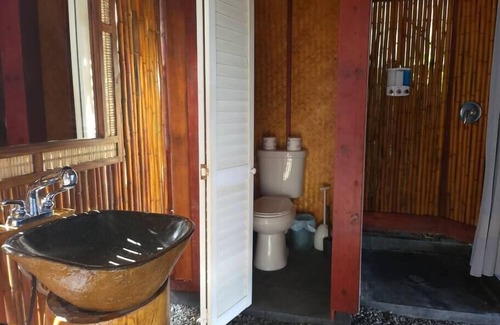 Kapoho Apartamento | Oceanfront Hideaway. Watch Whales. Sleep to Waves!
