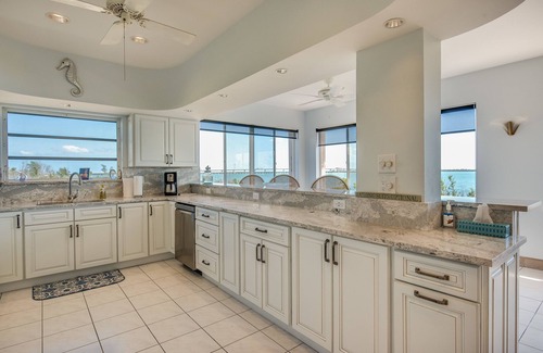 Summerland Key Casa | WEEKLY Oceanfront Home-Pool, Muelle disponible semanal o mensualmente.