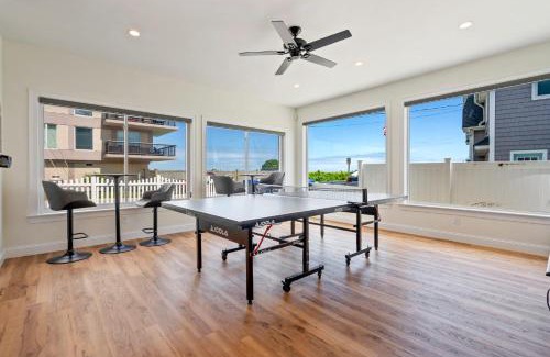Ocean Park Casa | Oceanfront Home Beach Access Deck & Ping Pong