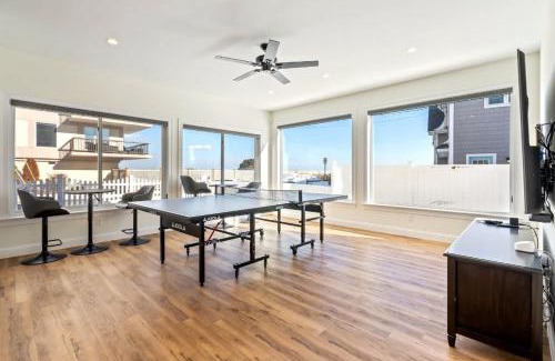 Ocean Park Casa | Oceanfront Home Beach Access Deck & Ping Pong