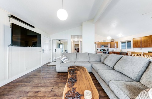 South Beach Casa | Oceanfront Home with Private Deck & Water Views, Full Kitchen, Free WiFi