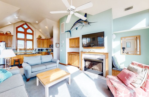 Ocean Isle Estates Casa | Oceanfront home with private hot tub, pool, washer/dryer & central AC