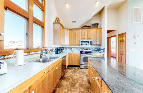 Ocean Isle Estates Casa | Oceanfront home with private hot tub, pool, washer/dryer & central AC