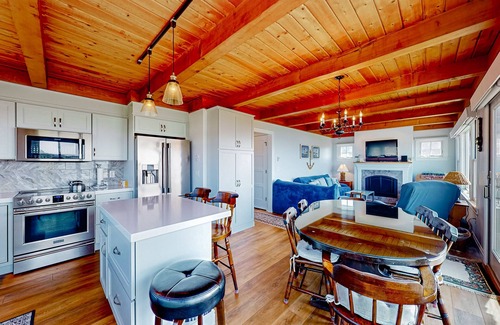Biddeford Casa | Oceanfront home with stunning views of the cove & sunset, steps to the beach
