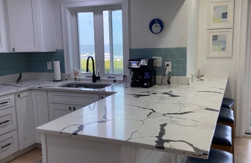 Biddeford Casa | Oceanfront house on exclusive Fortunes Rocks Beach