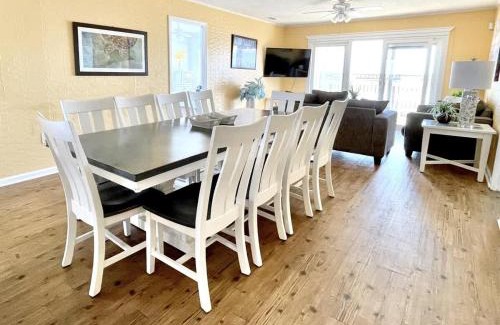 North Myrtle Beach Casa | OCEANFRONT HOUSE ON THE SAND 2 Kings 4br 4ba 3rd Floor of Triplex SLEEP 12 PGP3