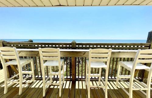 North Myrtle Beach Casa | OCEANFRONT HOUSE ON THE SAND 2 Kings 4br 4ba 3rd Floor of Triplex SLEEP 12 PGP3